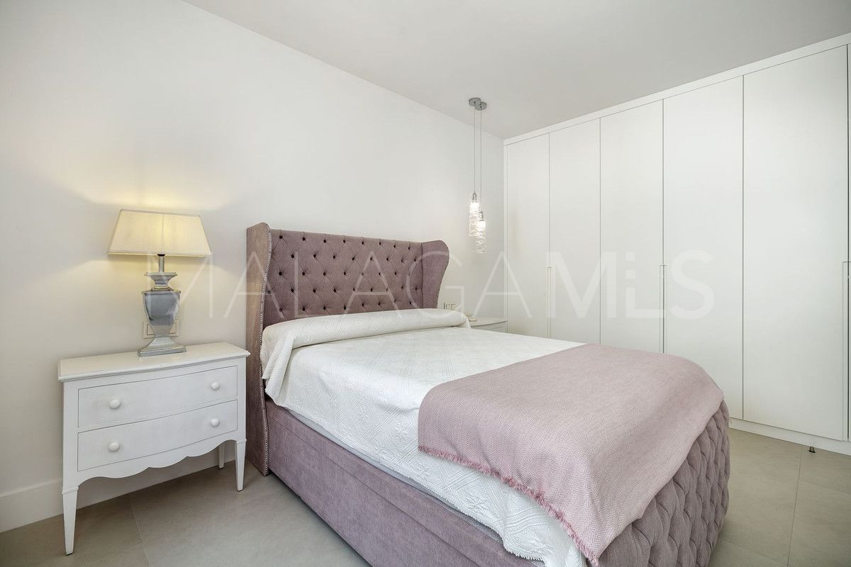 Buy villa de 4 bedrooms in Guadalmina Alta