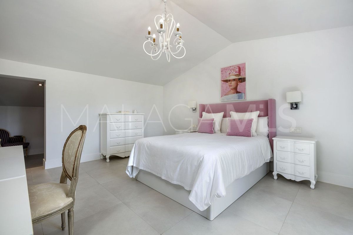 Buy villa de 4 bedrooms in Guadalmina Alta