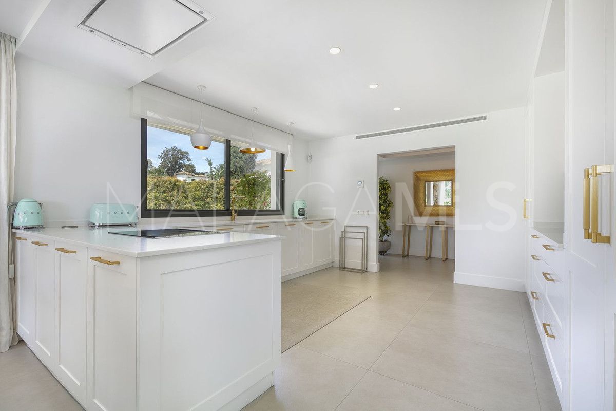 Buy villa de 4 bedrooms in Guadalmina Alta