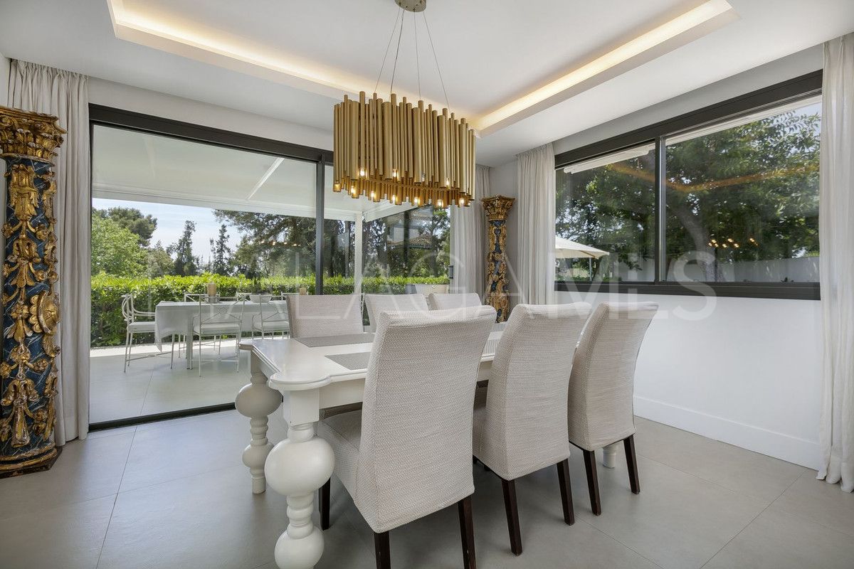 Buy villa de 4 bedrooms in Guadalmina Alta