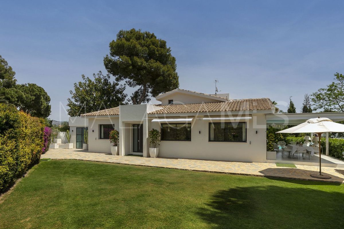 Buy villa de 4 bedrooms in Guadalmina Alta