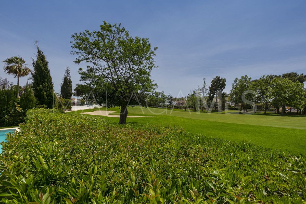 Buy villa de 4 bedrooms in Guadalmina Alta