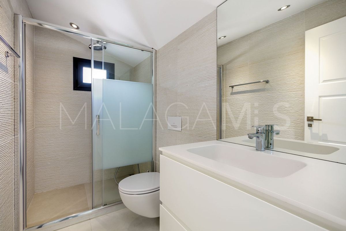Buy villa de 4 bedrooms in Guadalmina Alta