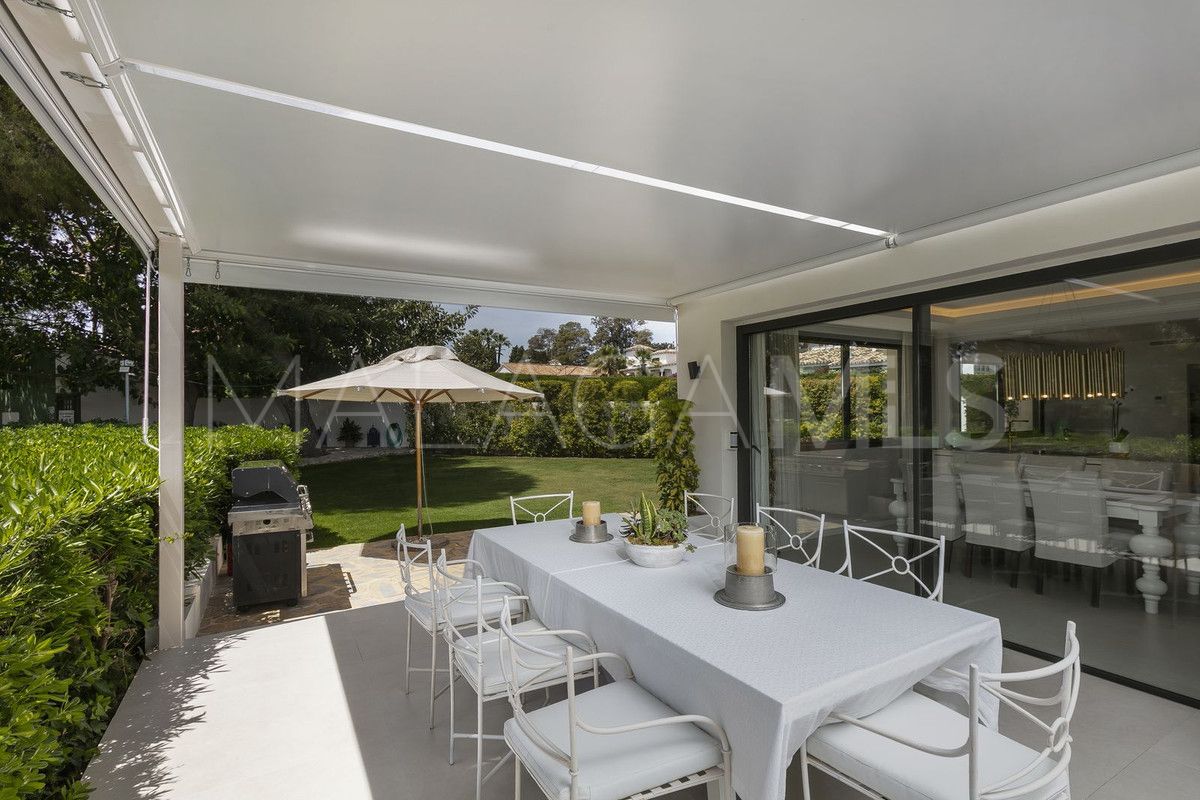 Buy villa de 4 bedrooms in Guadalmina Alta