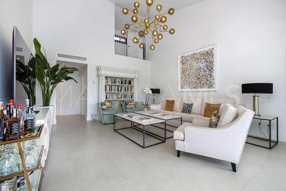 Buy villa de 4 bedrooms in Guadalmina Alta