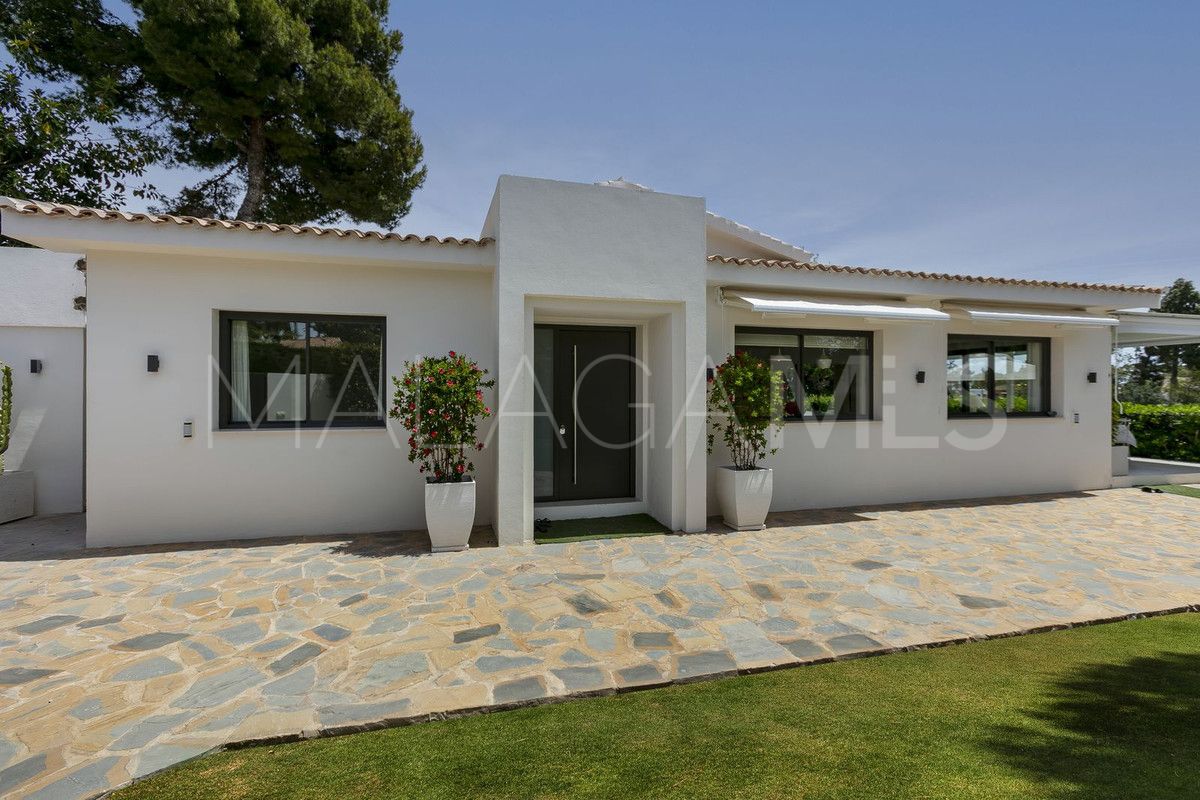 Buy villa de 4 bedrooms in Guadalmina Alta