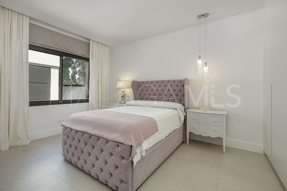 Buy villa de 4 bedrooms in Guadalmina Alta