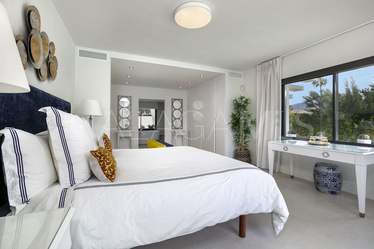 Buy villa de 4 bedrooms in Guadalmina Alta