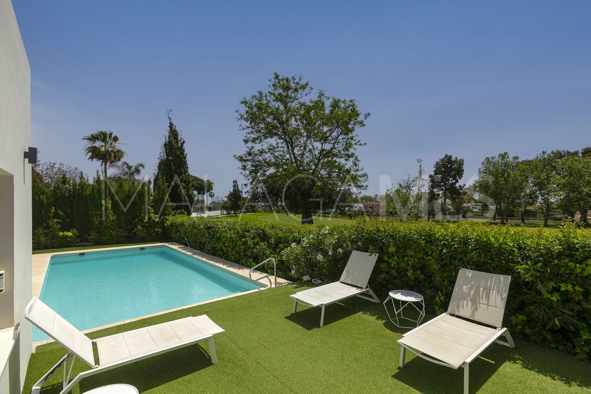 Buy villa de 4 bedrooms in Guadalmina Alta