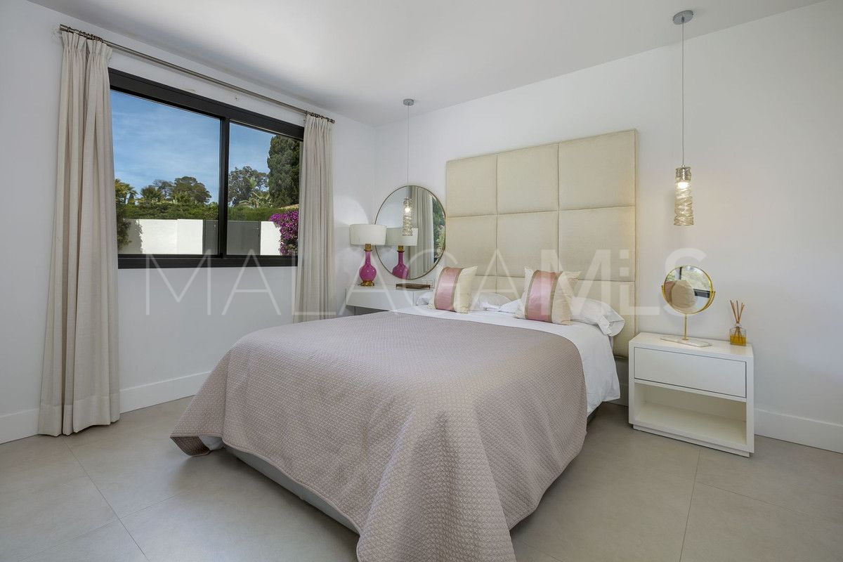 Buy villa de 4 bedrooms in Guadalmina Alta
