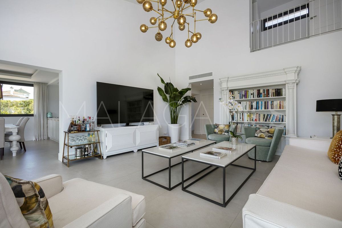 Buy villa de 4 bedrooms in Guadalmina Alta