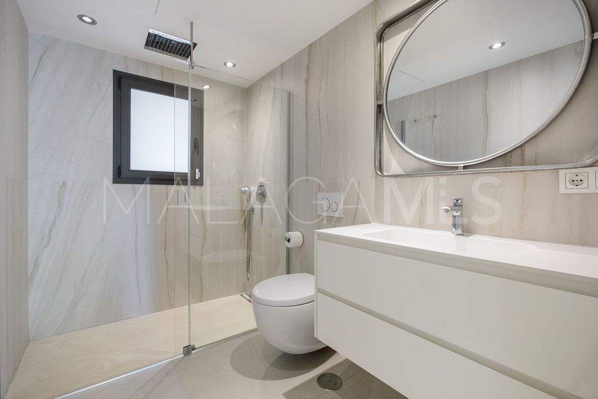 Buy villa de 4 bedrooms in Guadalmina Alta