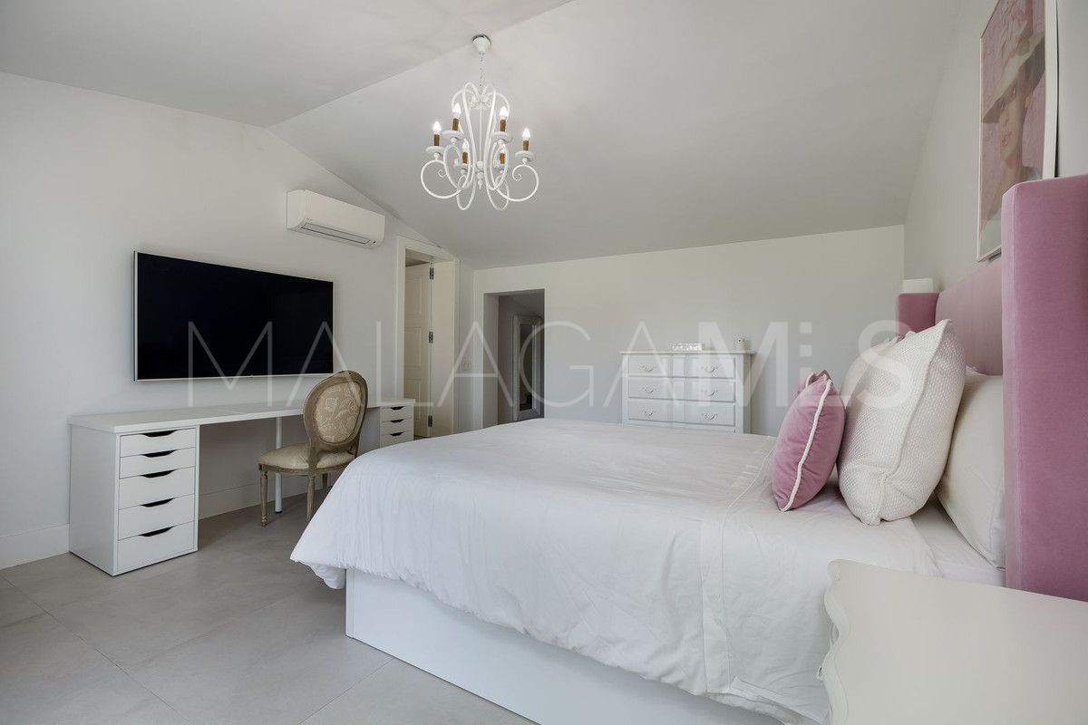 Buy villa de 4 bedrooms in Guadalmina Alta