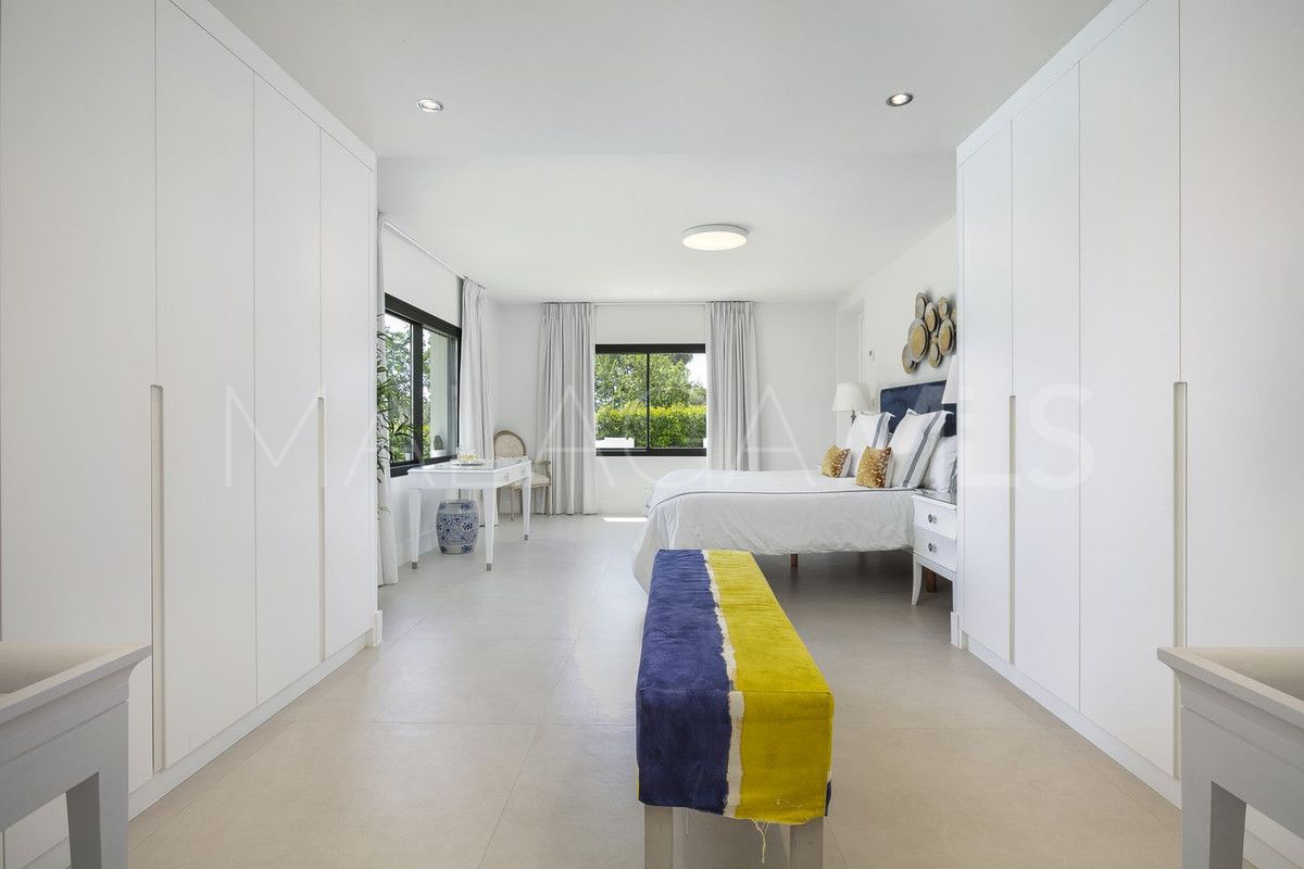 Buy villa de 4 bedrooms in Guadalmina Alta