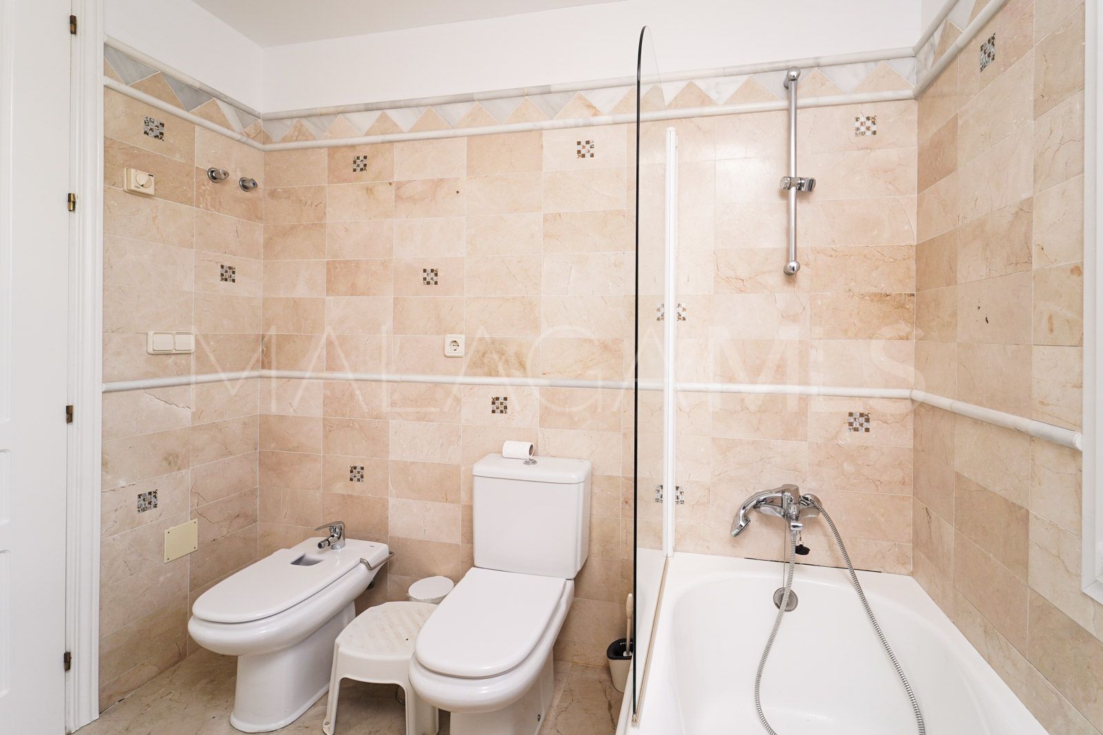 Duplex penthouse for sale in Elviria Hills