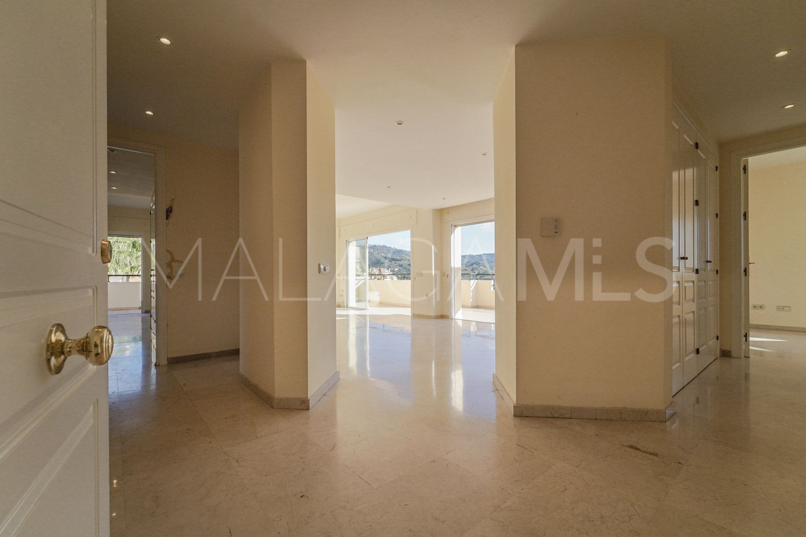 Duplex penthouse for sale in Elviria Hills