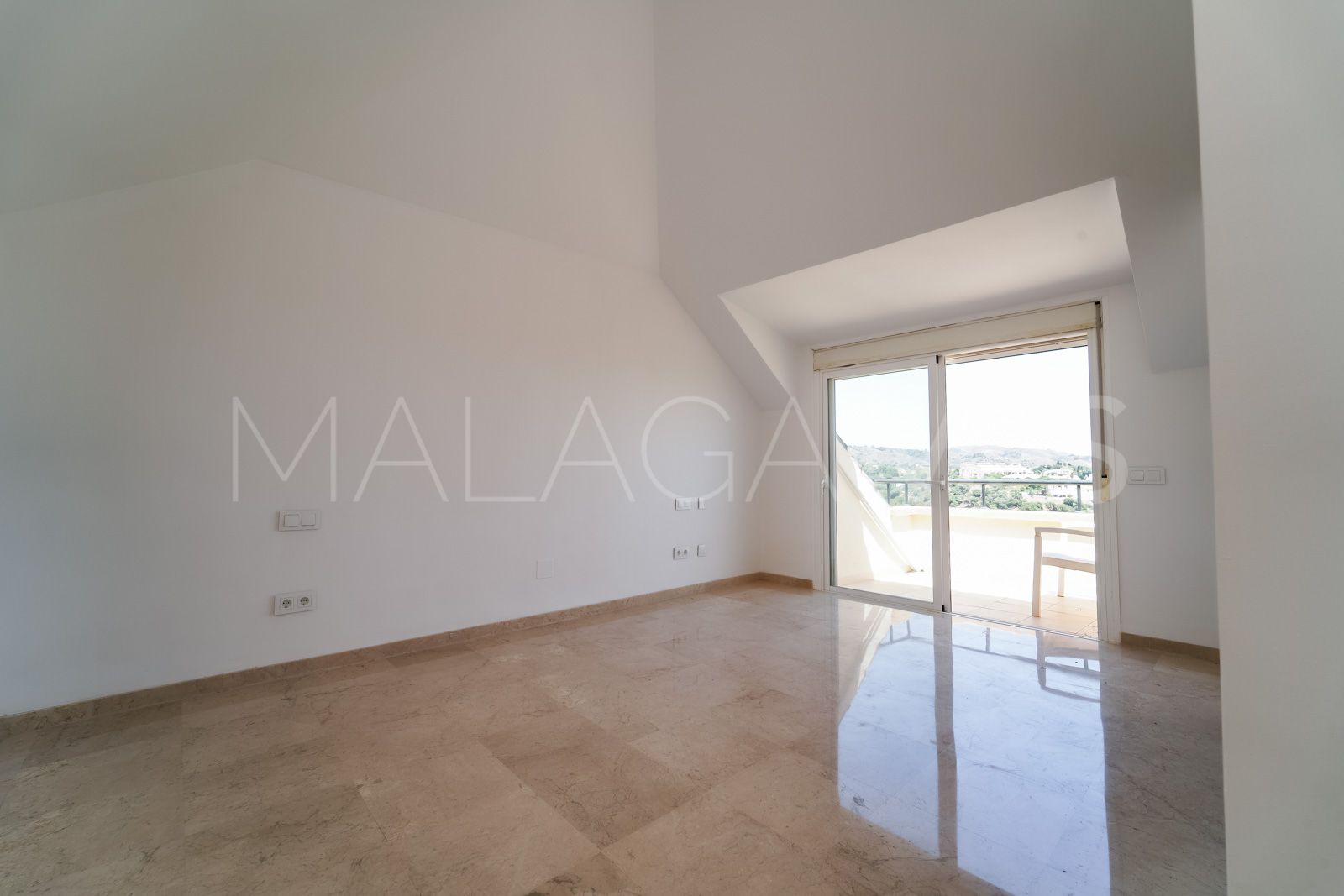 Duplex penthouse for sale in Elviria Hills