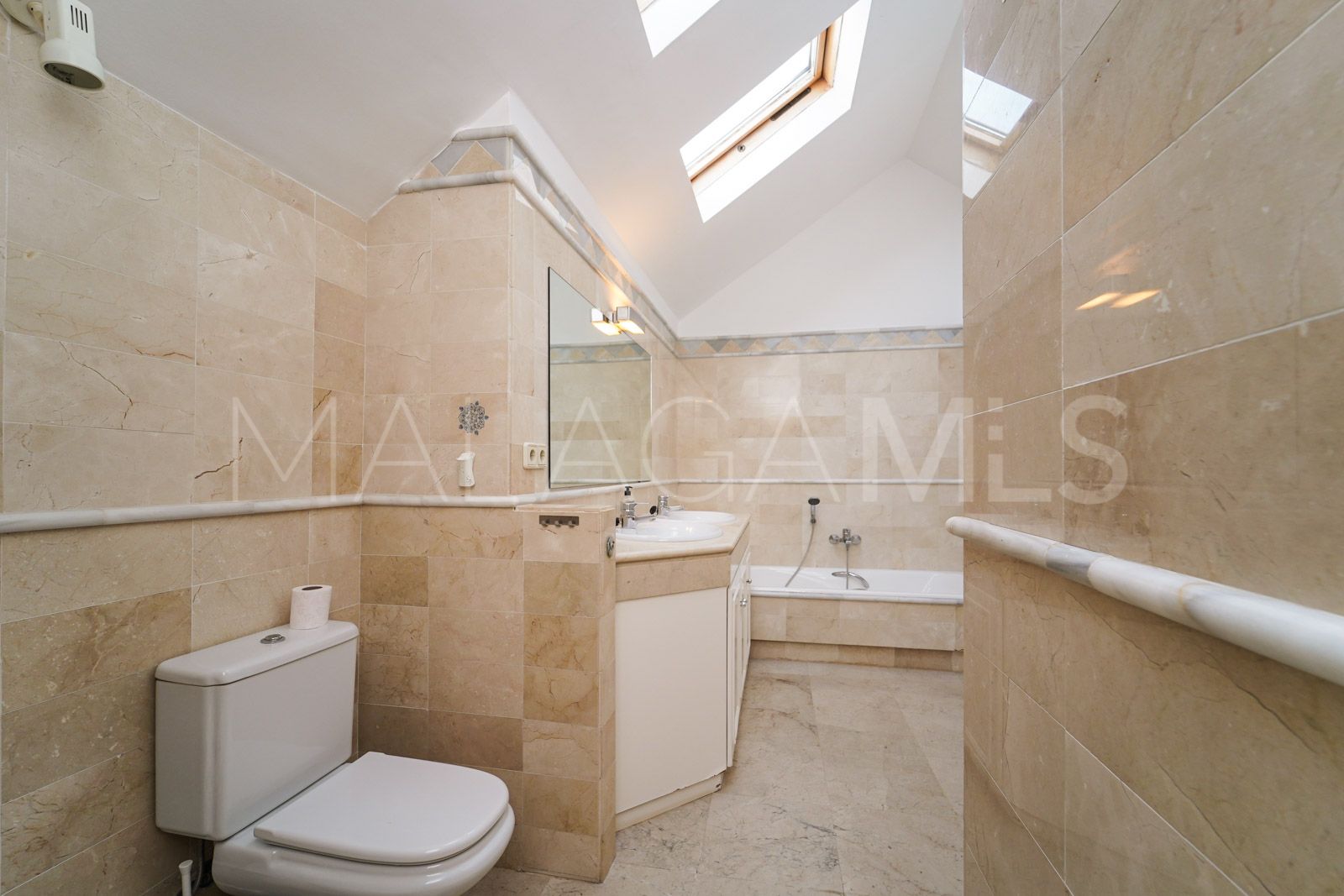 Duplex penthouse for sale in Elviria Hills