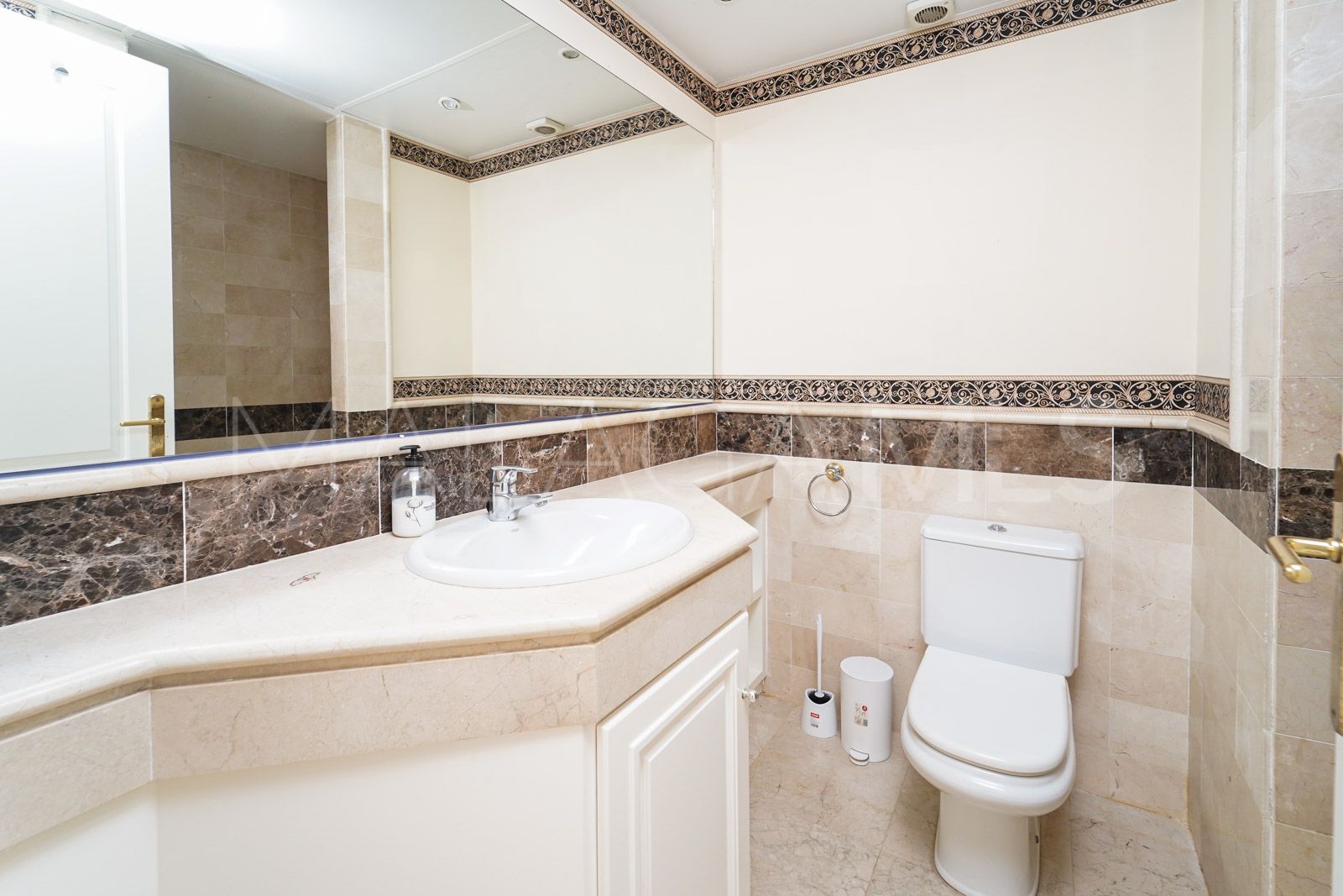 Duplex penthouse for sale in Elviria Hills