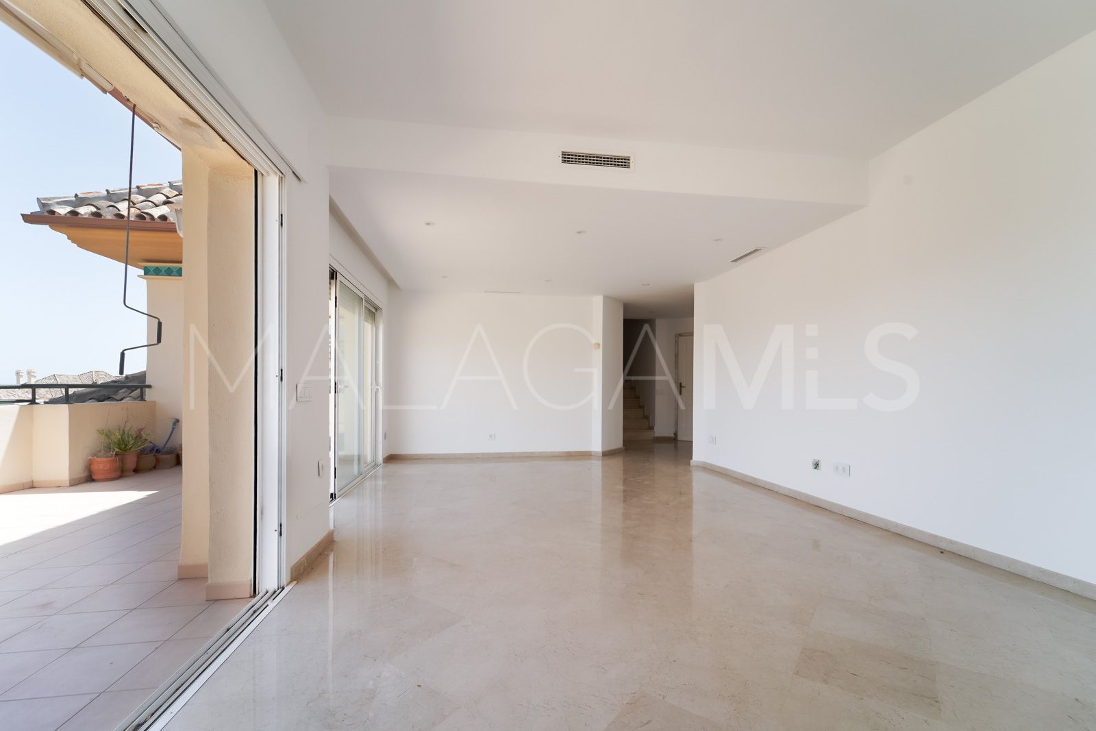 Duplex penthouse for sale in Elviria Hills