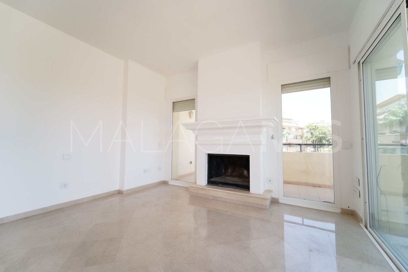 Duplex penthouse for sale in Elviria Hills