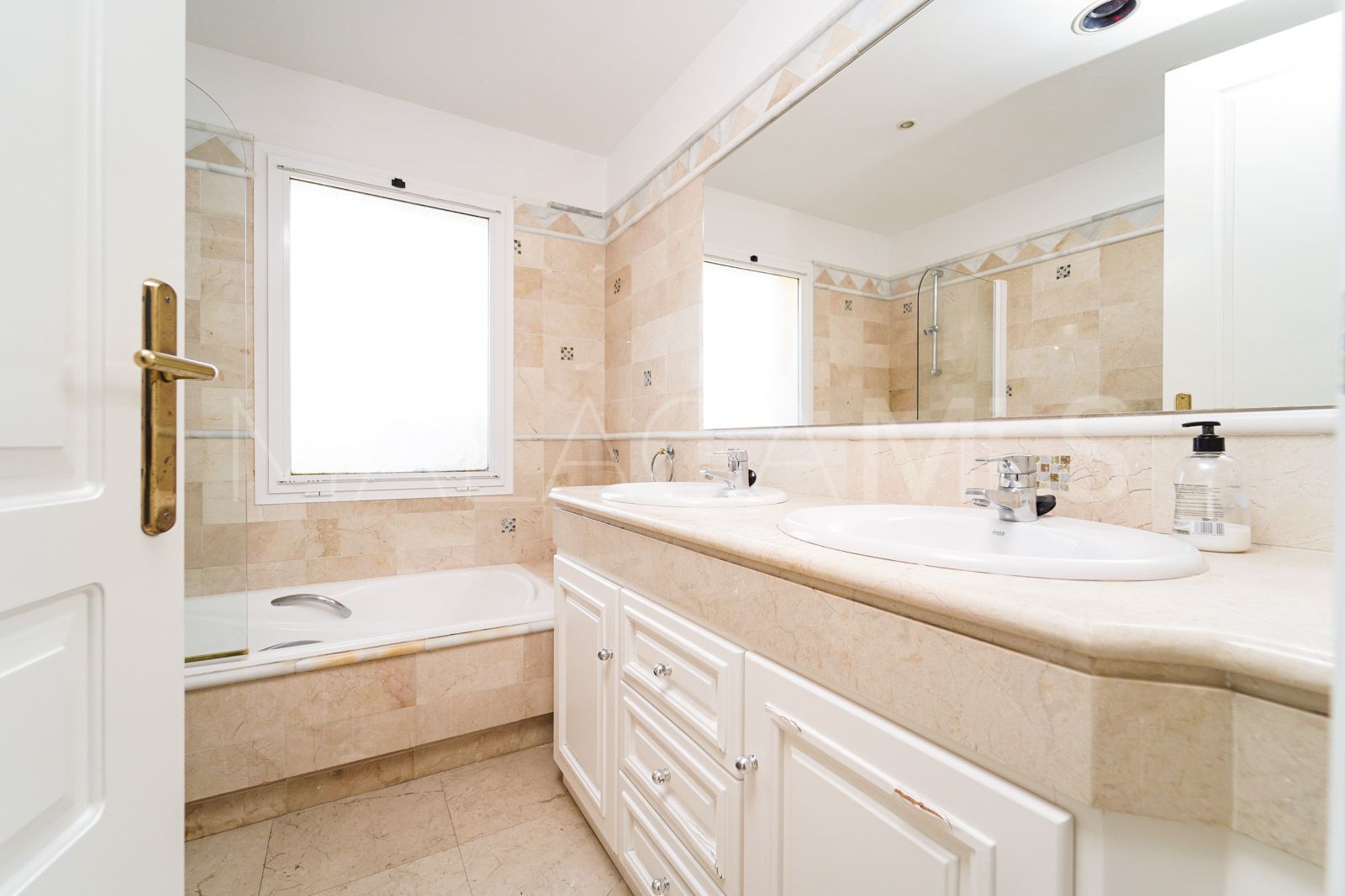 Duplex penthouse for sale in Elviria Hills
