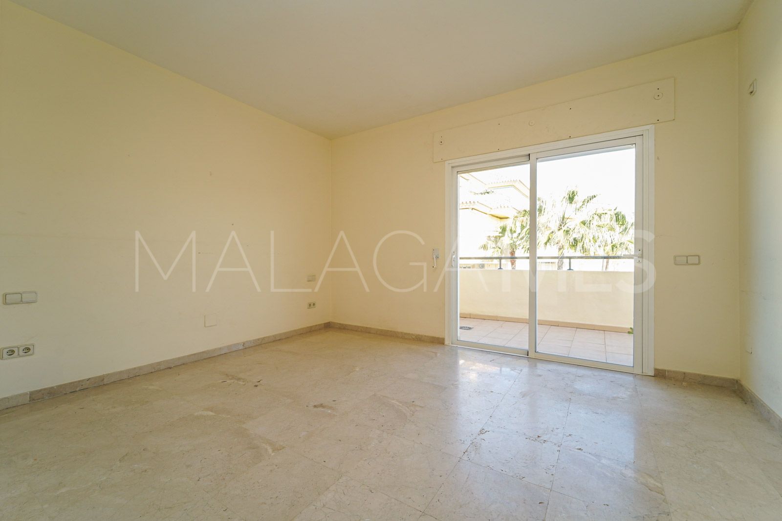 Duplex penthouse for sale in Elviria Hills