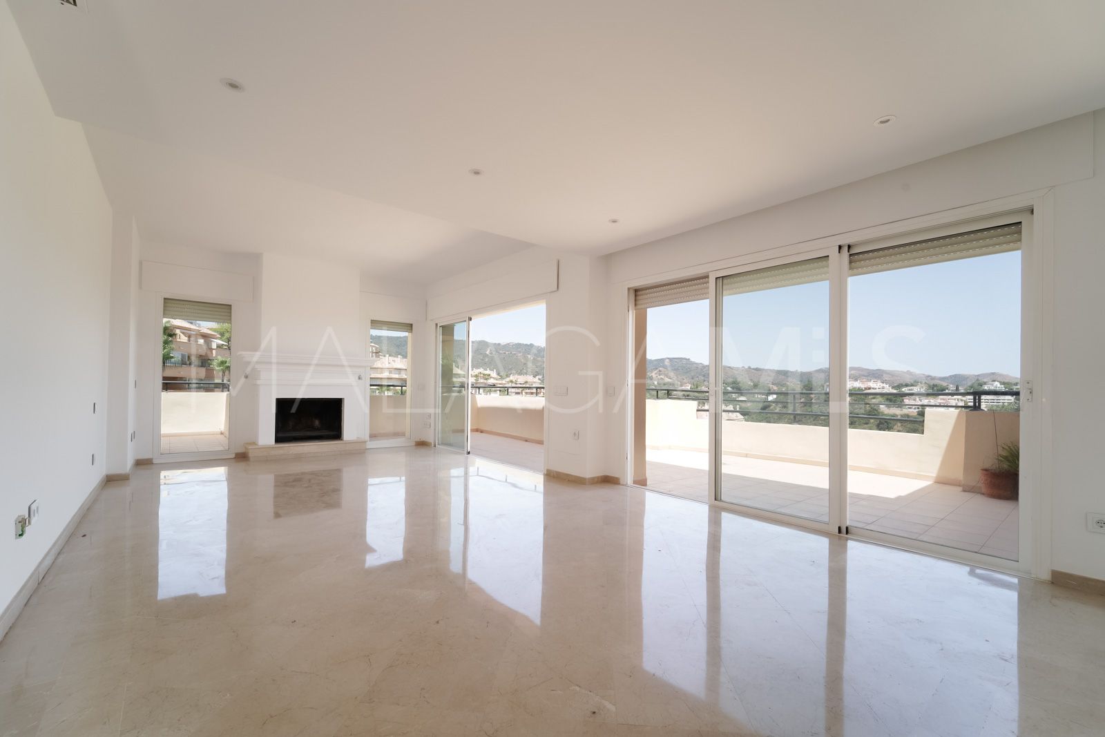 Duplex penthouse for sale in Elviria Hills