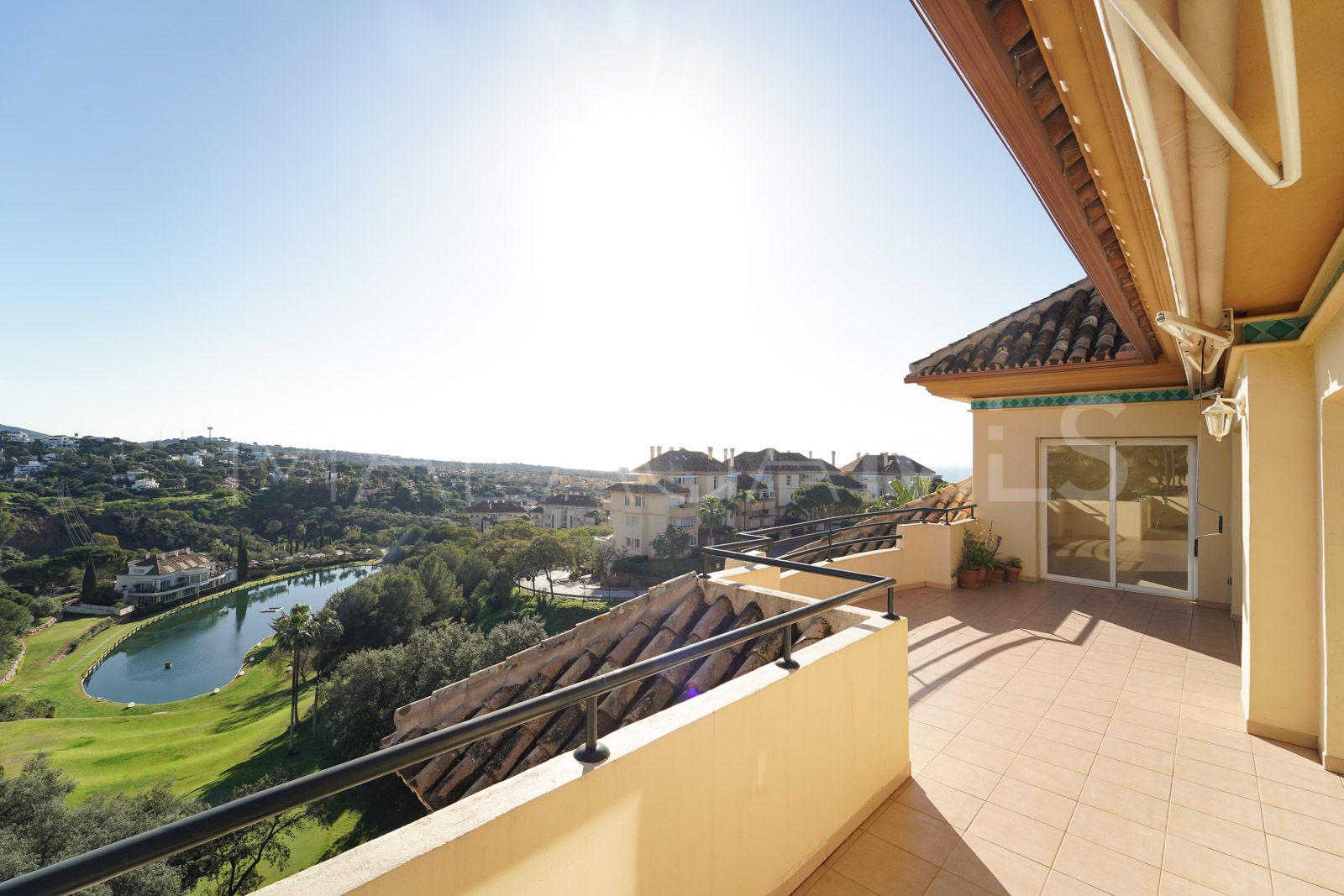Duplex penthouse for sale in Elviria Hills