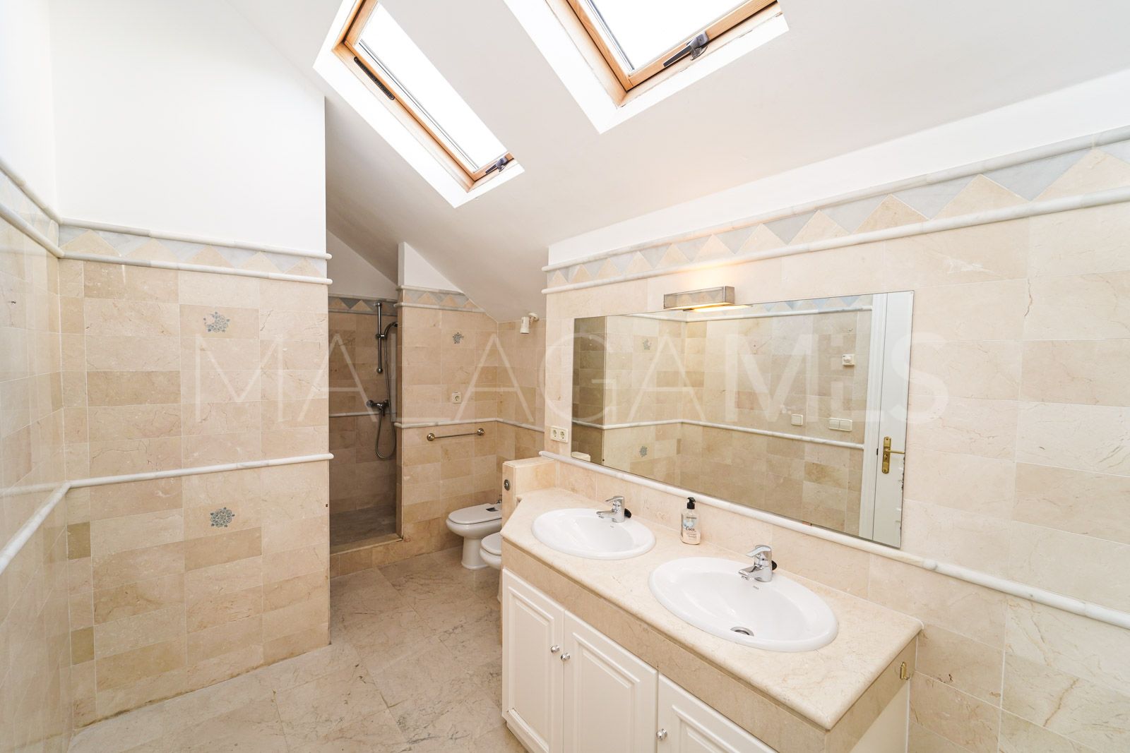 Duplex penthouse for sale in Elviria Hills