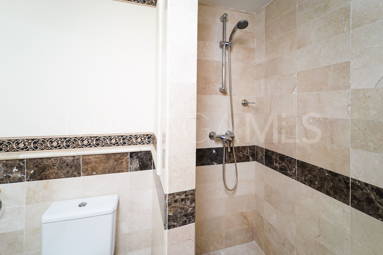 Duplex penthouse for sale in Elviria Hills