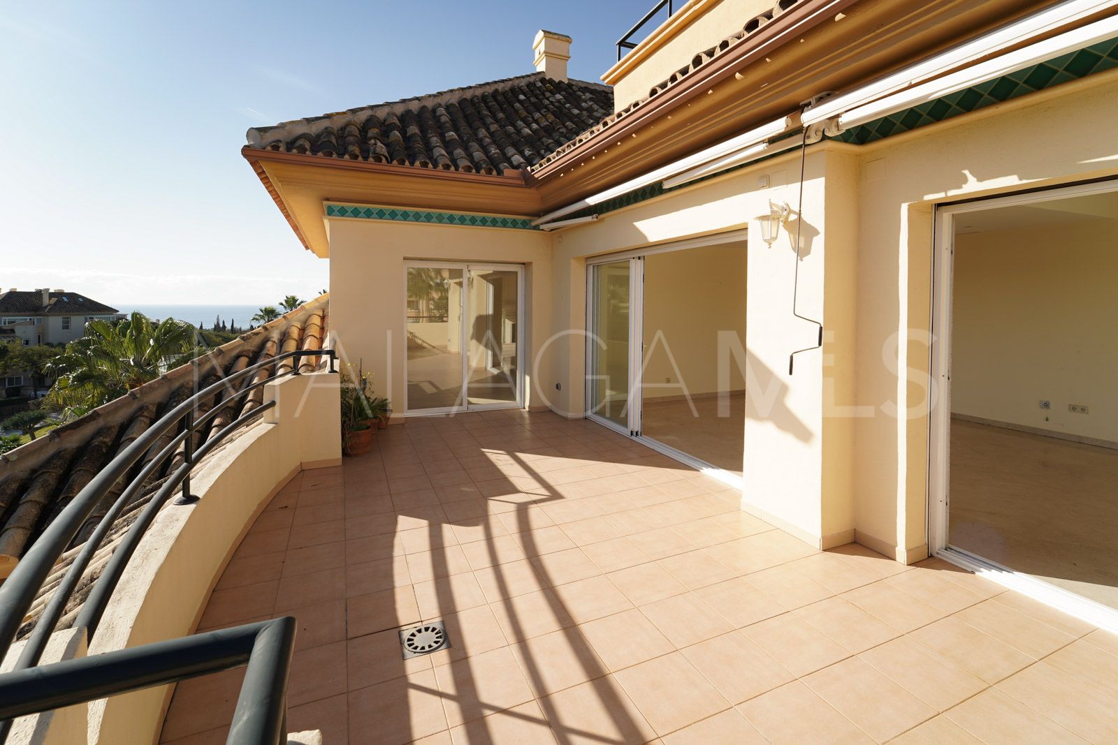 Duplex penthouse for sale in Elviria Hills