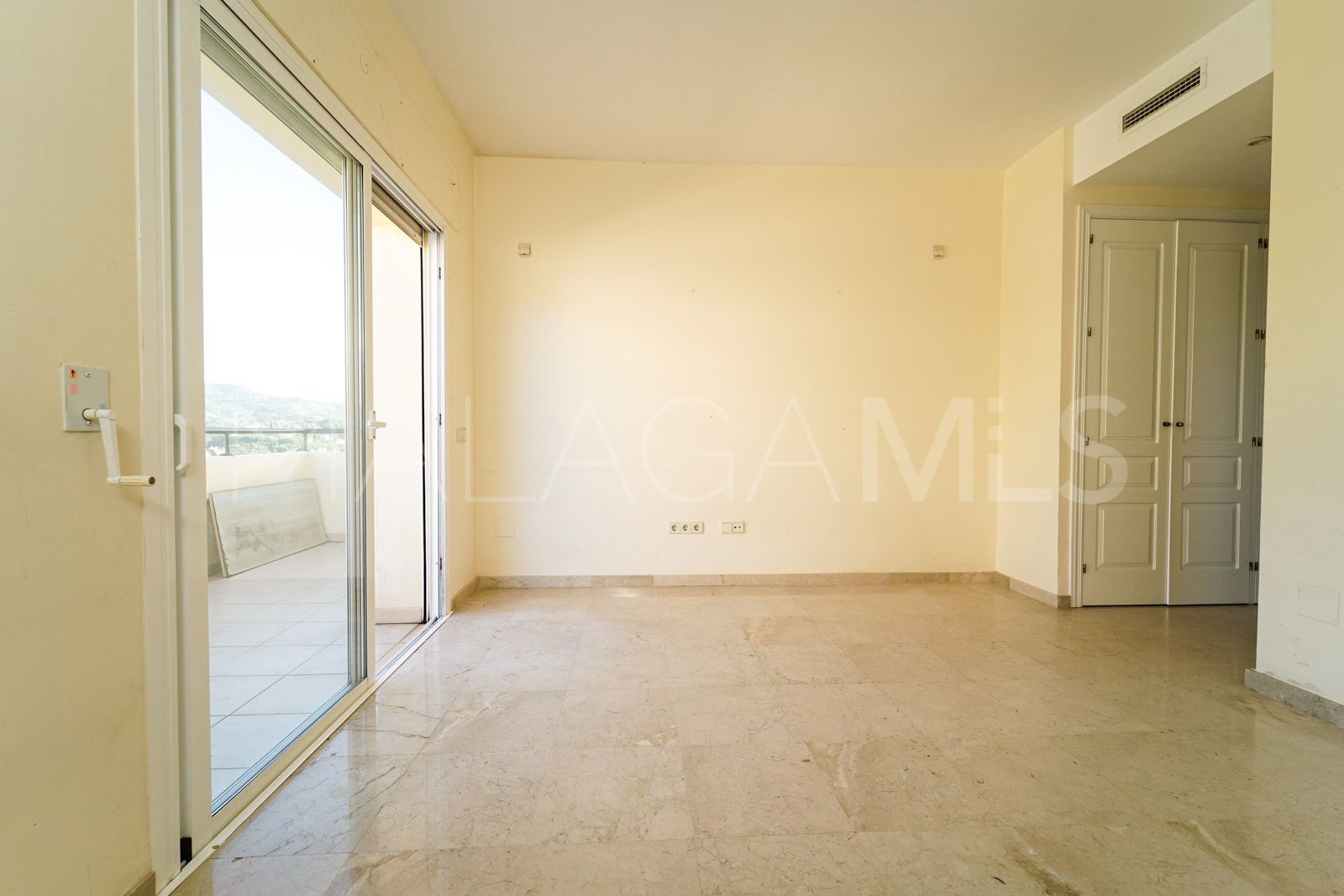 Duplex penthouse for sale in Elviria Hills