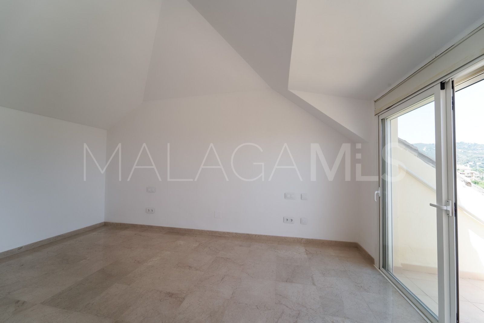 Duplex penthouse for sale in Elviria Hills