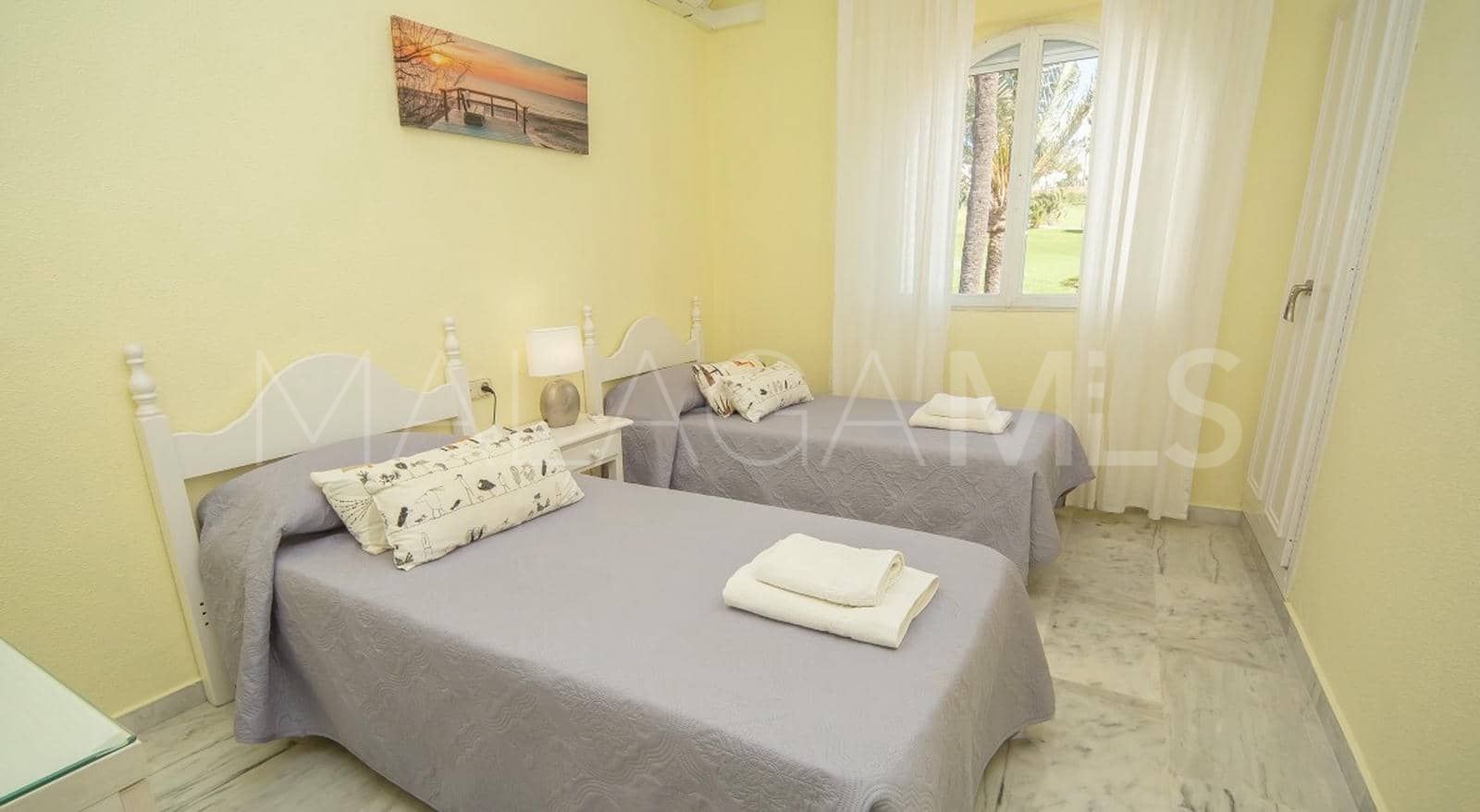 3 bedrooms town house in La Duquesa Golf for sale