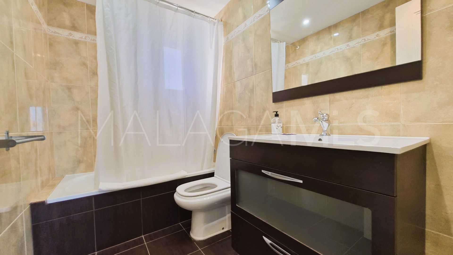For sale 3 bedrooms town house in La Duquesa Golf