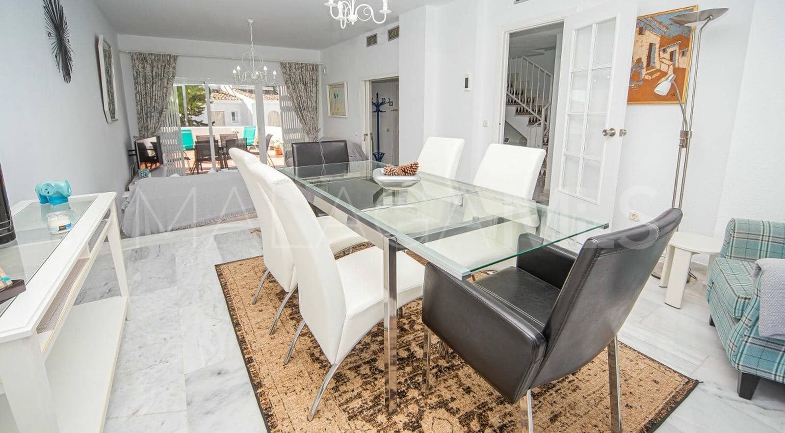 3 bedrooms town house in La Duquesa Golf for sale