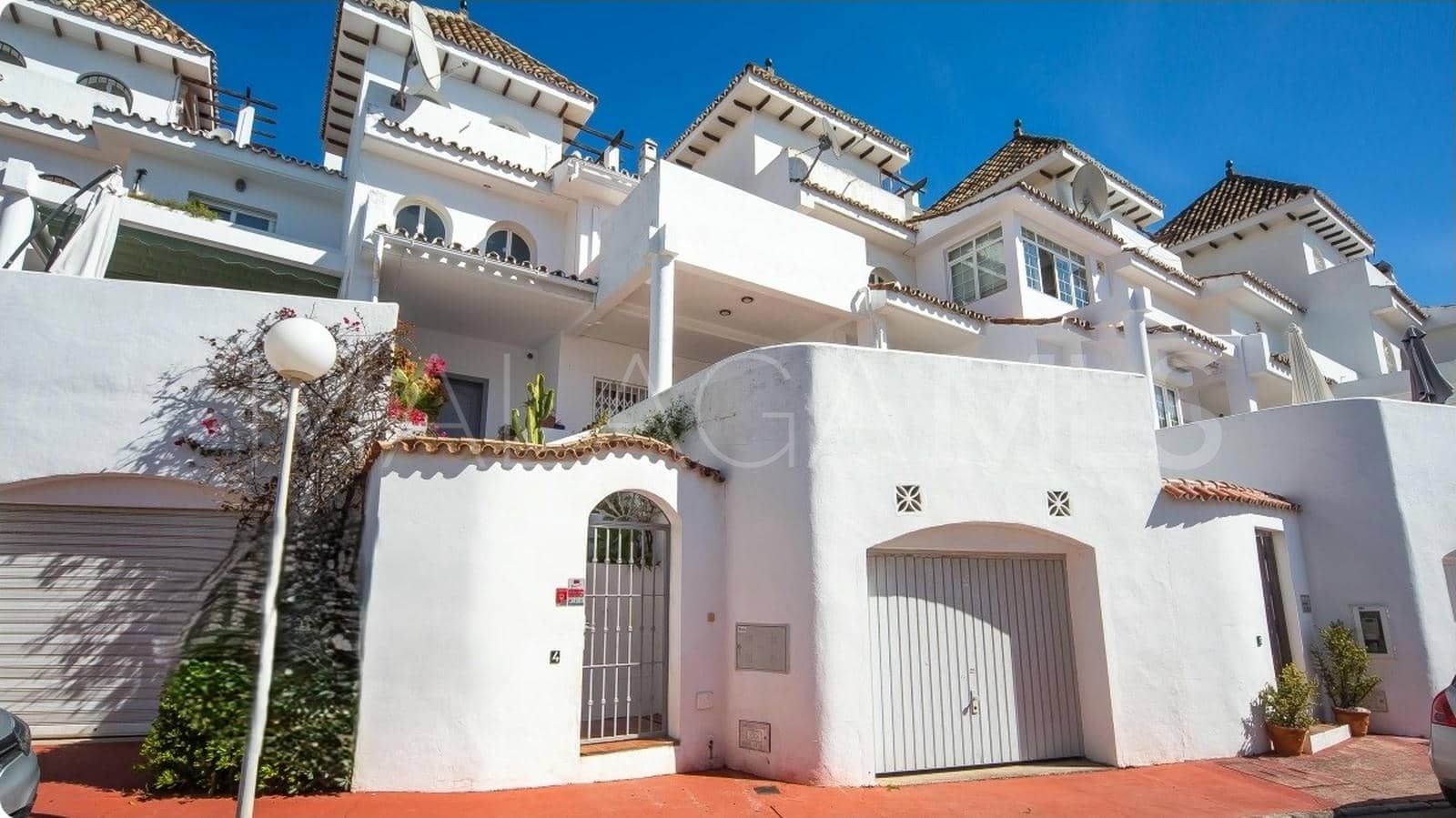 3 bedrooms town house in La Duquesa Golf for sale