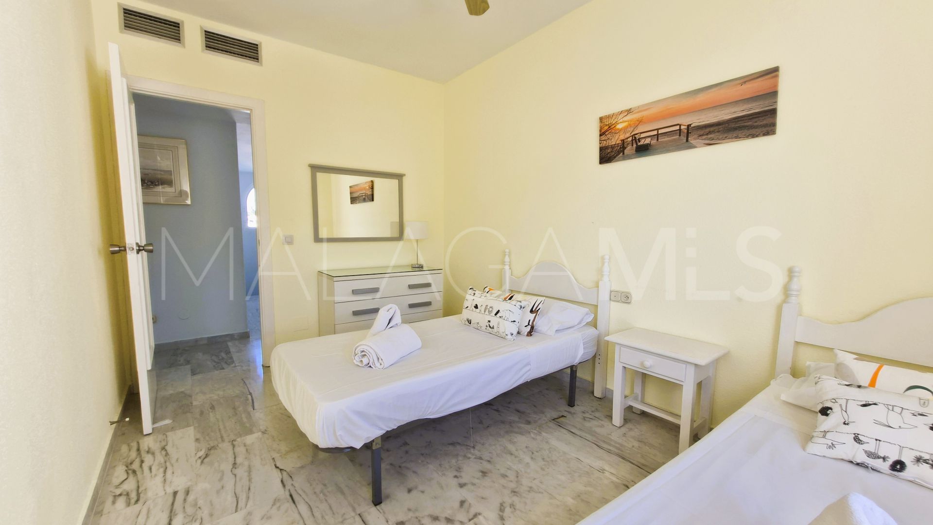 For sale 3 bedrooms town house in La Duquesa Golf