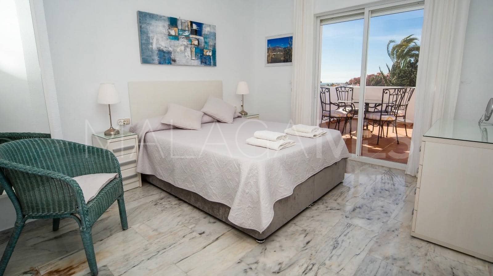 3 bedrooms town house in La Duquesa Golf for sale