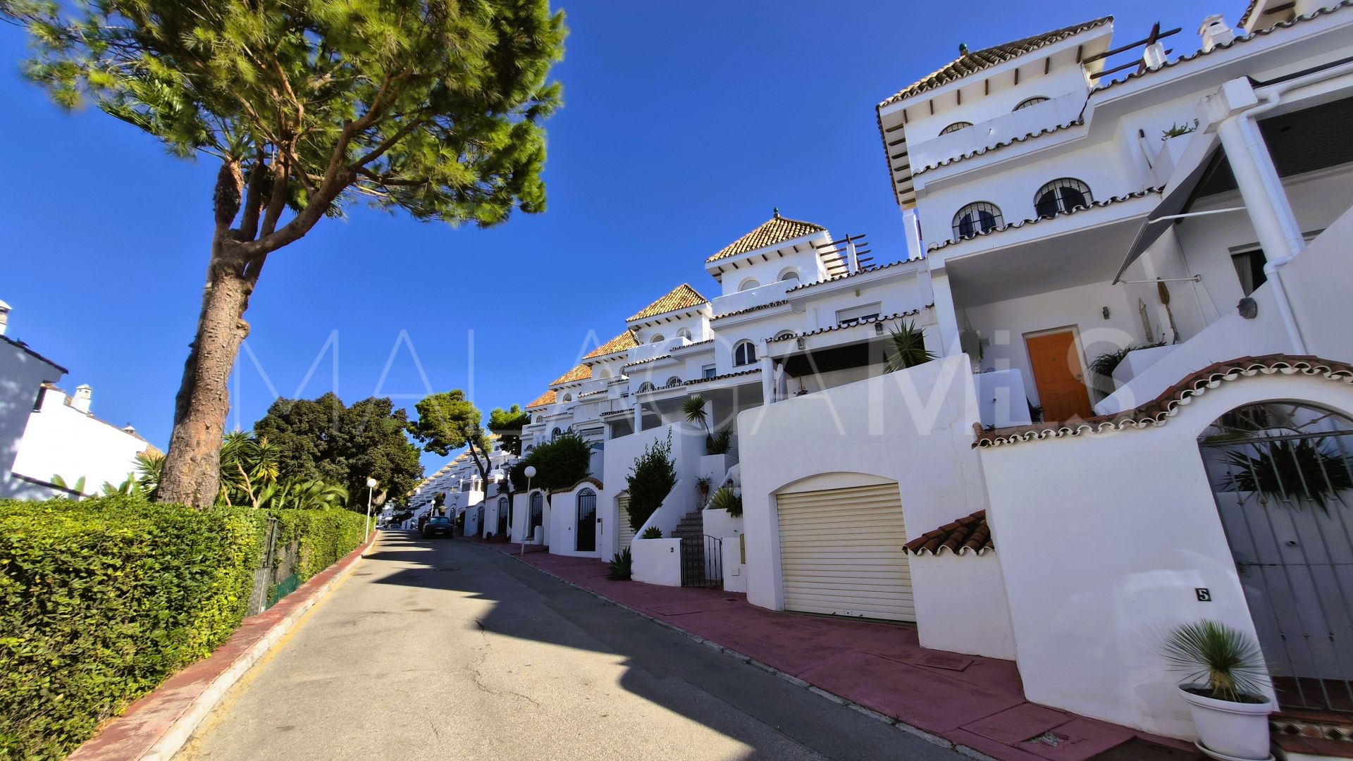 For sale 3 bedrooms town house in La Duquesa Golf