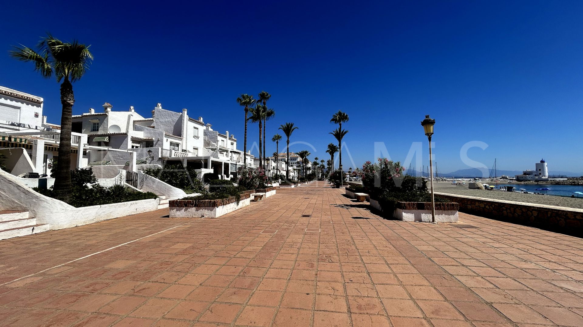 Buy Puerto La Duquesa apartment