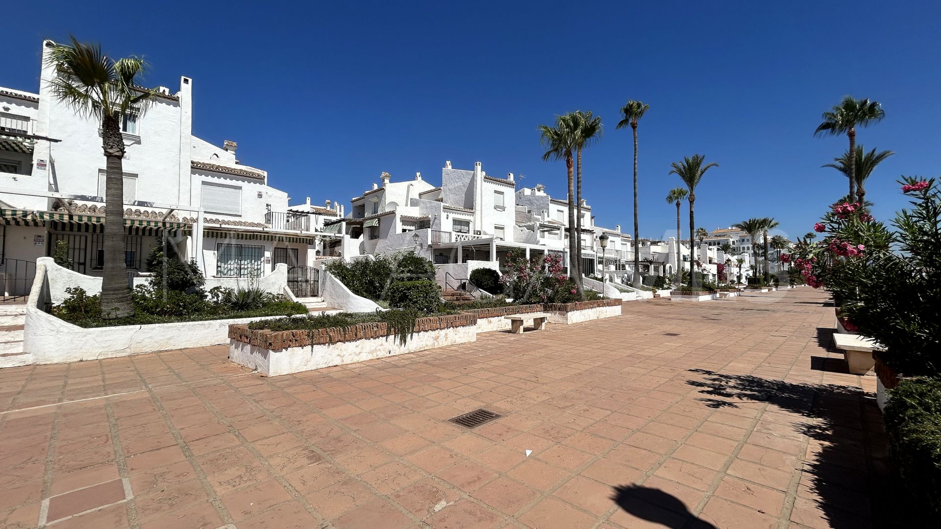 Buy Puerto La Duquesa apartment