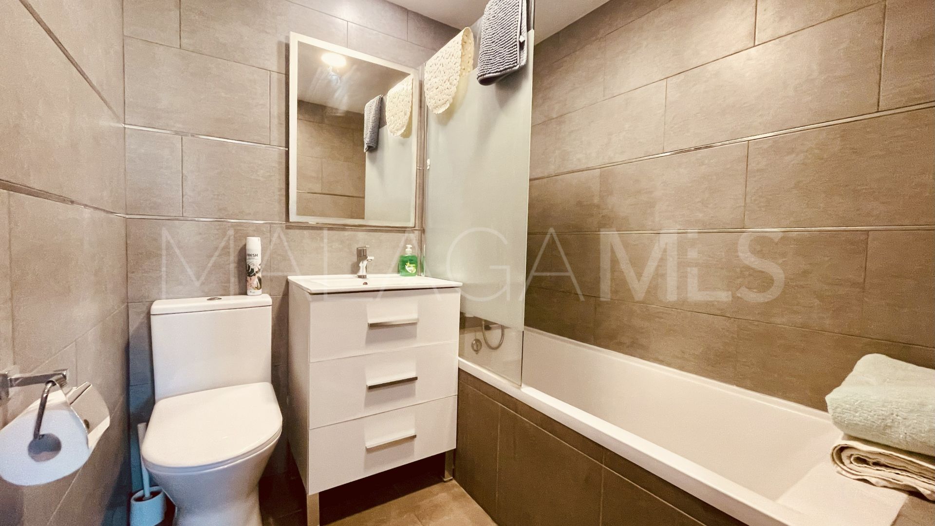 Buy Puerto La Duquesa apartment
