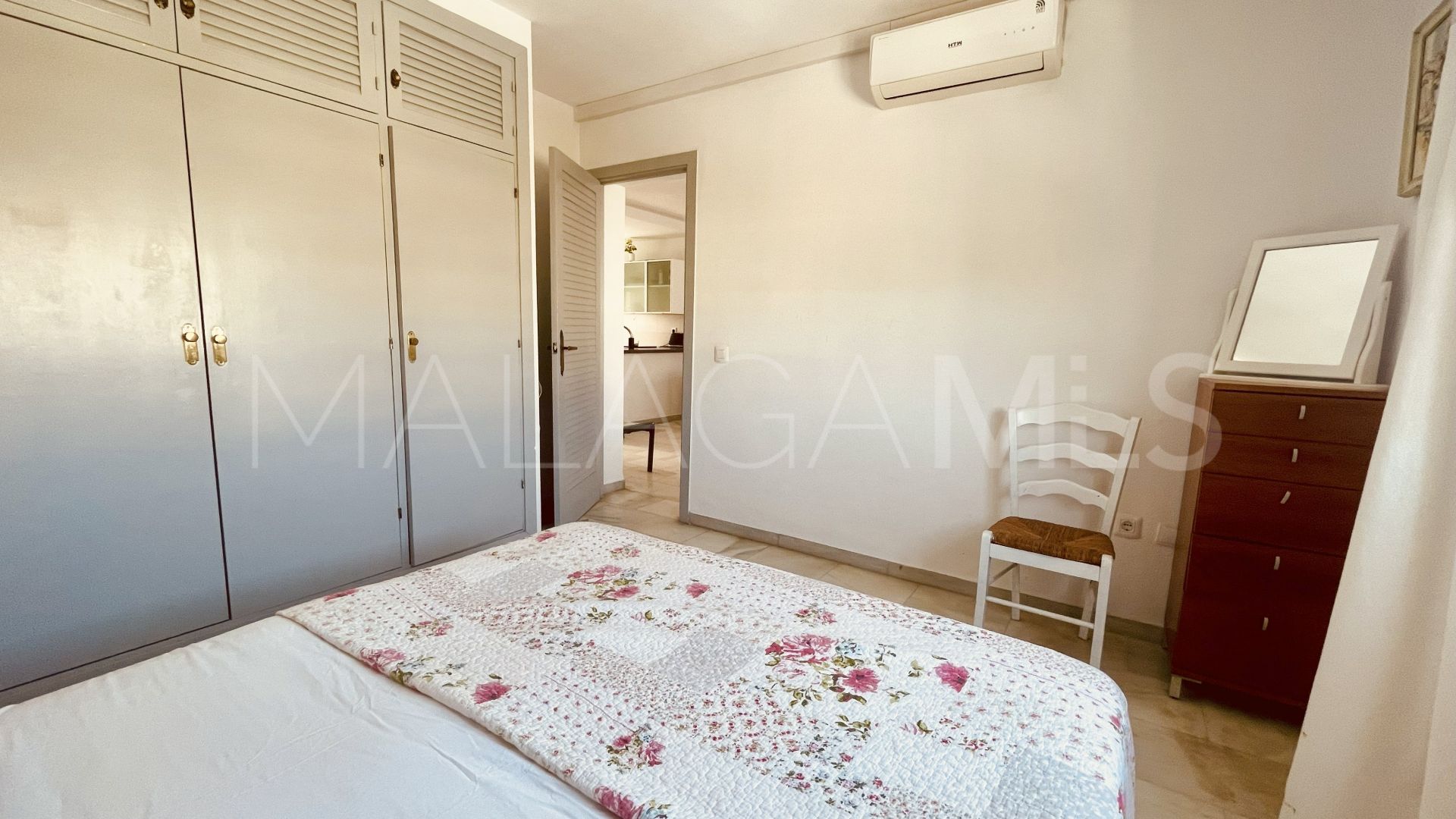 Buy Puerto La Duquesa apartment
