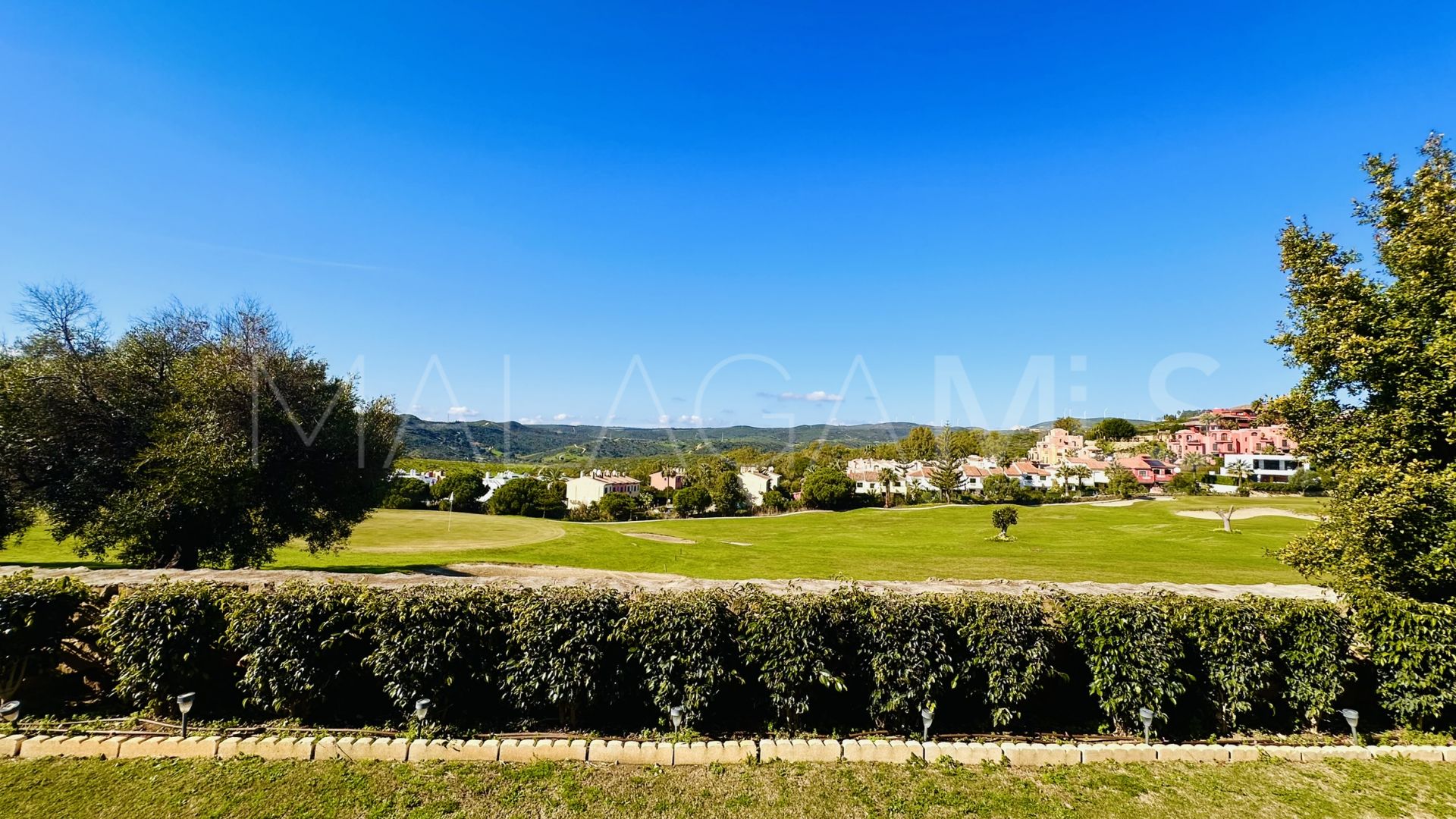 Villa for sale in La Duquesa Golf