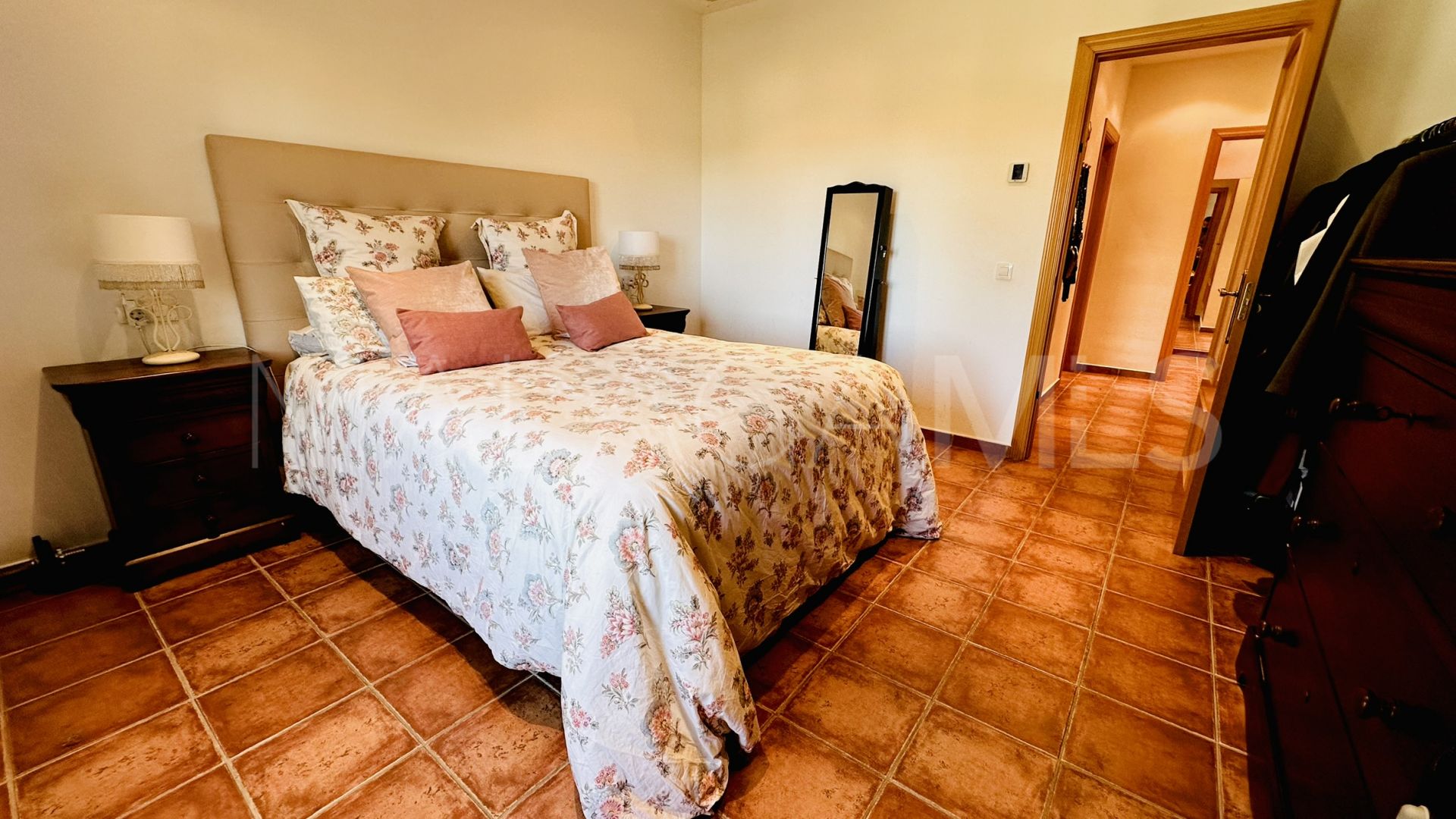 Villa for sale in La Duquesa Golf