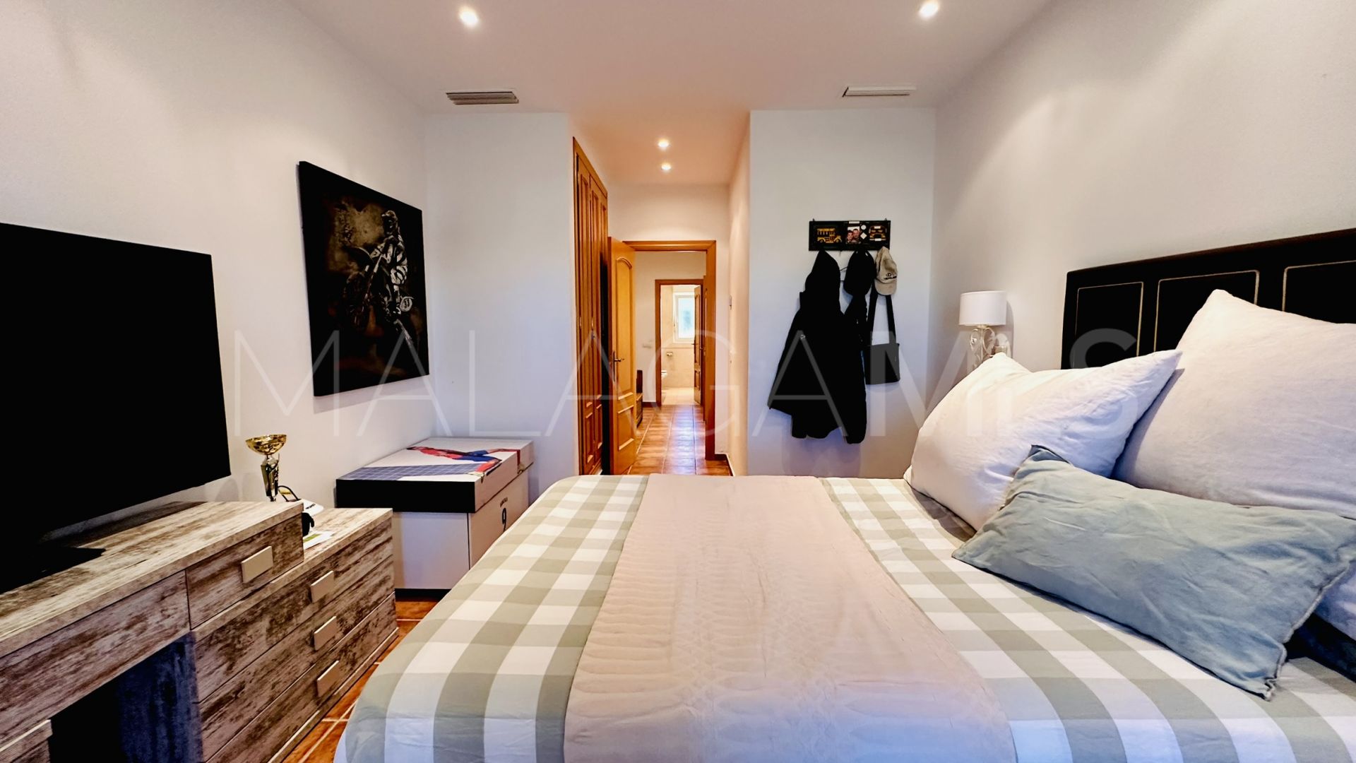 Villa for sale in La Duquesa Golf