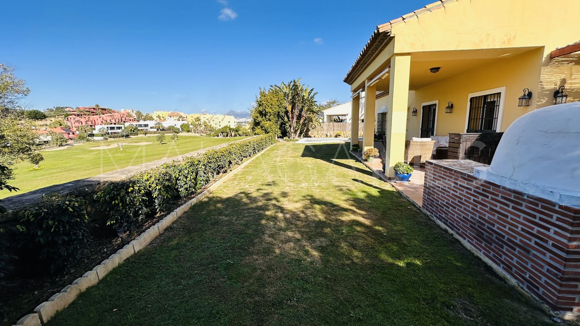 Villa for sale in La Duquesa Golf
