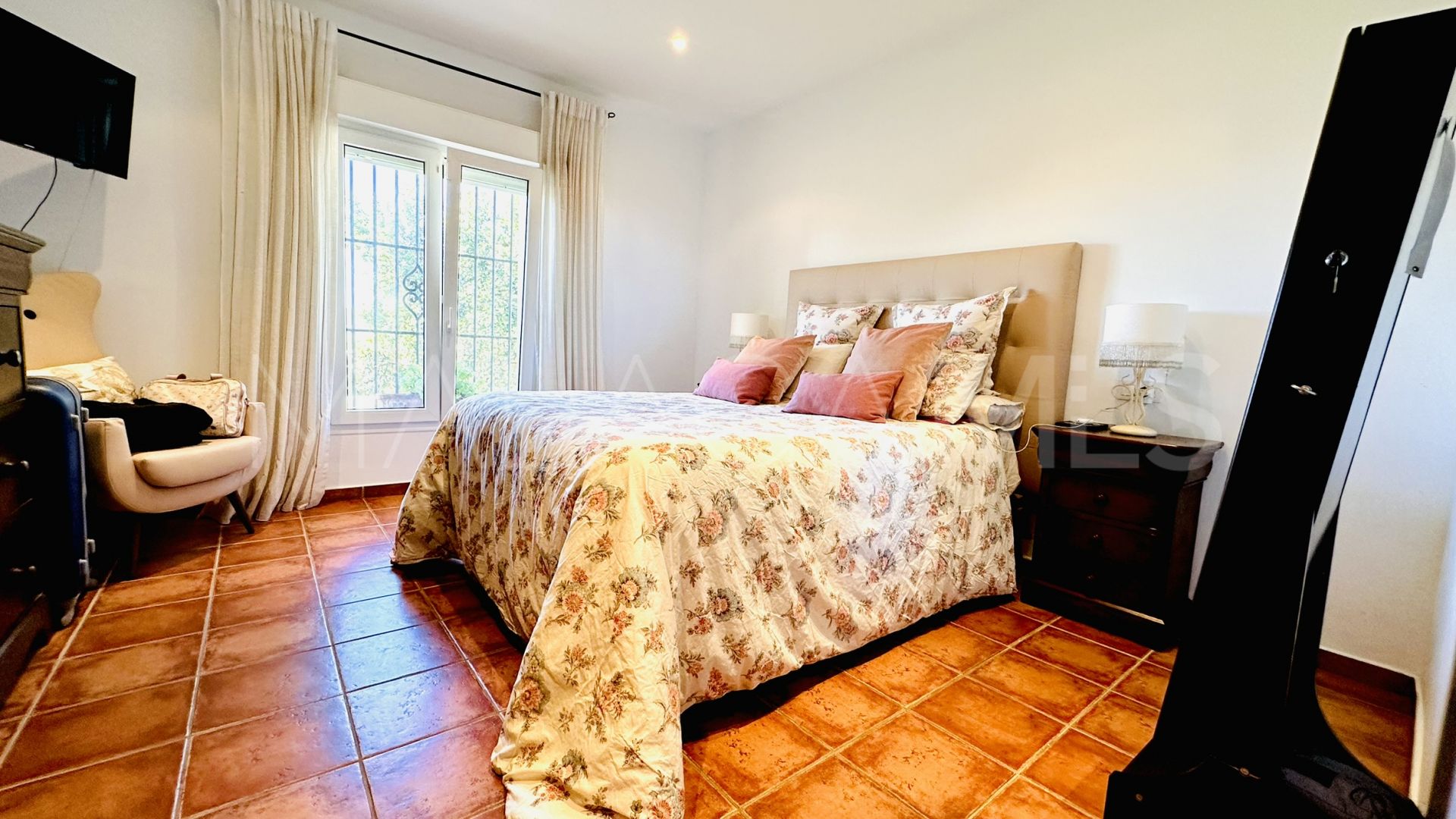 Villa for sale in La Duquesa Golf